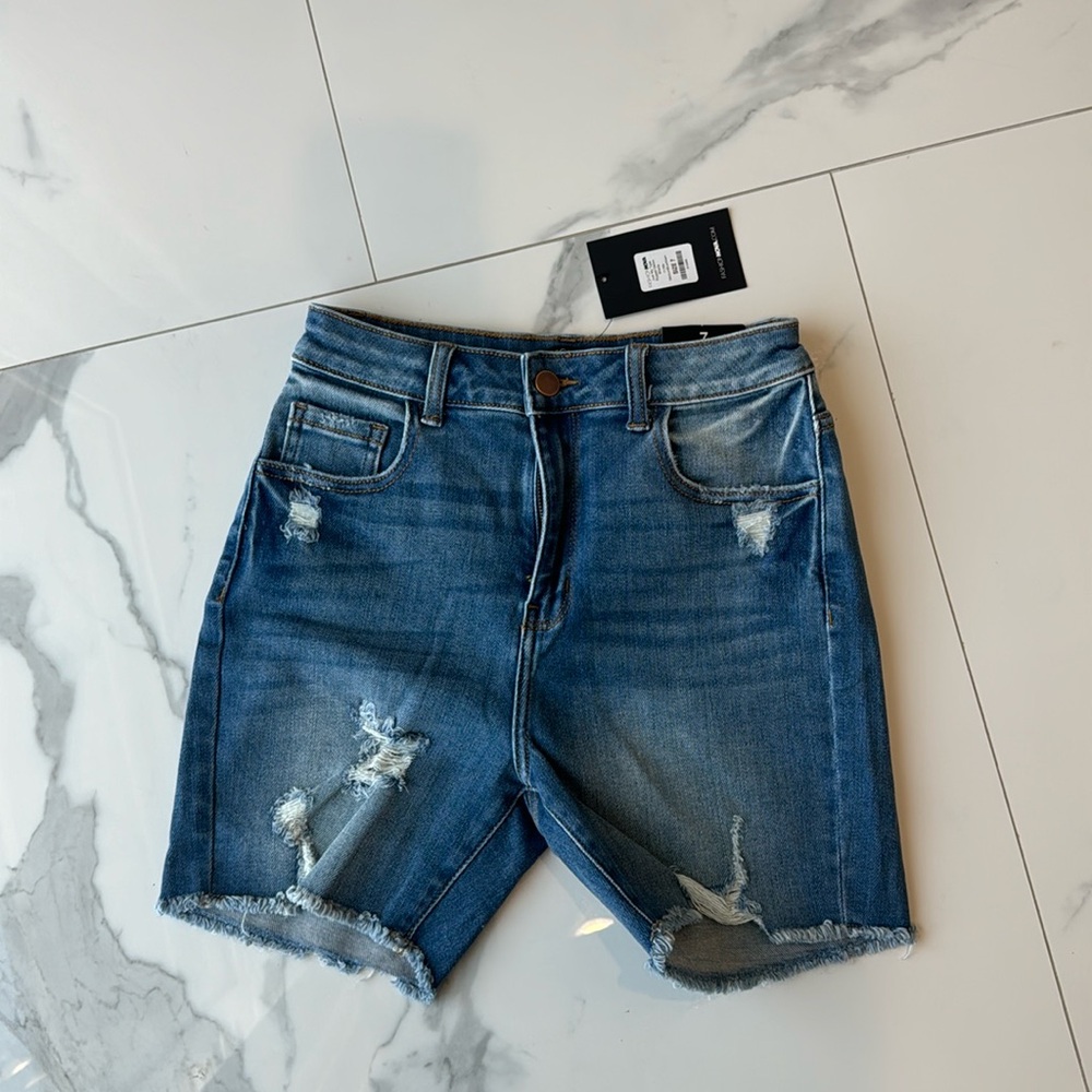 Size 7 Bermuda shorts from fashion nova